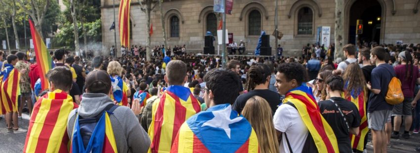 Manifestantes en la Gran Vía de Barcelona a favor del referéndum por la independencia del 1 de octubre/EFE