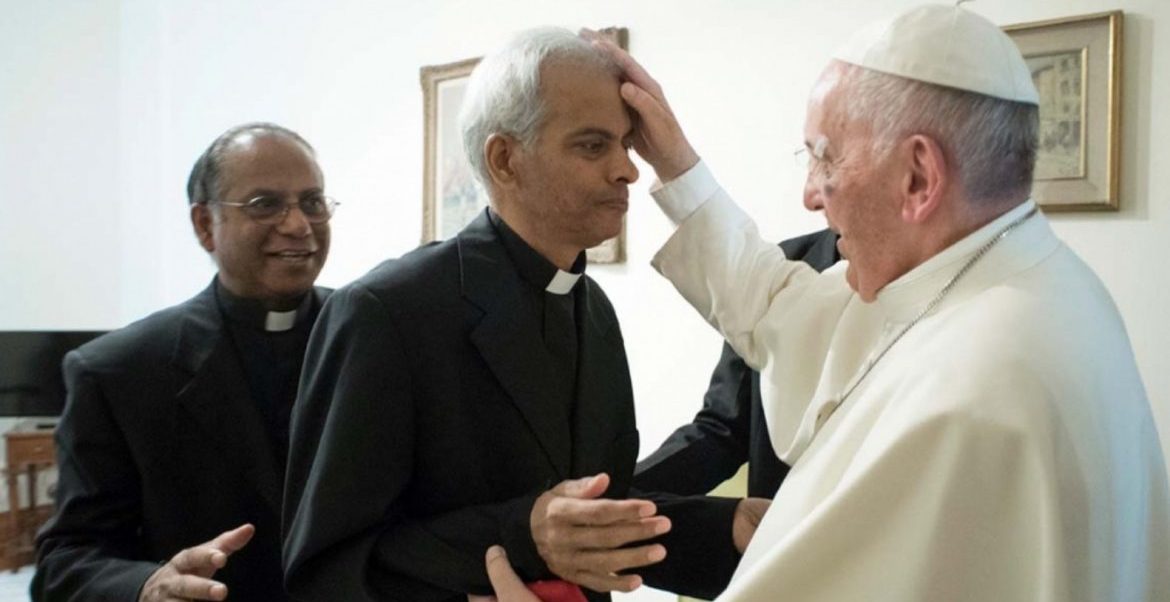 El salesiano Tom Uzhunnalil secuestrado en Yemen, recibido por el Papa Francisco/LOSSERVATORE ROMANO