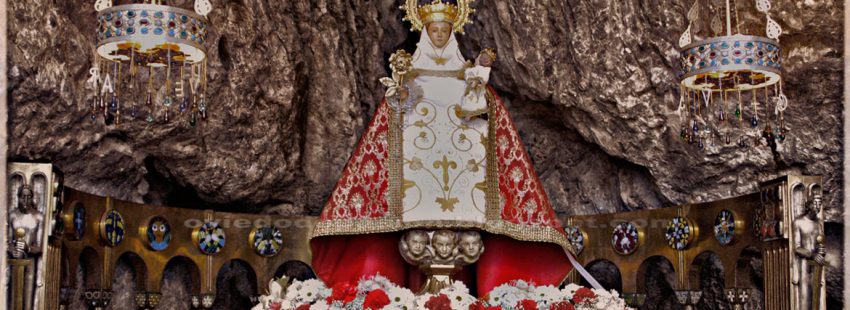 imagen de la Santina, Nuestra Señora de Covadonga, copatrona Asturias