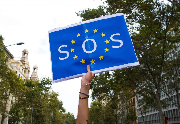 Cartel de SOS con la bandera de la UE