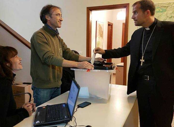 El obispo de Solsona, Xavier Novell, votando en el referéndum independentista del 1-O