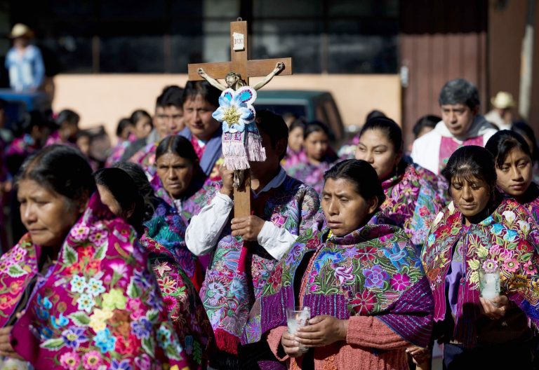 Obispo mexicano pide abrir mente y corazón a los aportes de las ‘teologías indias’