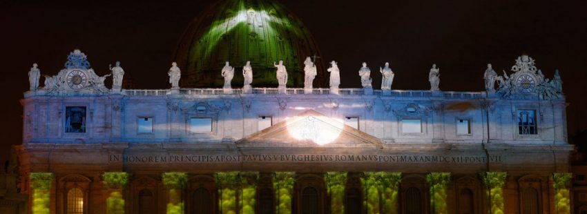 espectáculo de luces en el Vaticano fachada San Pedro cambio climático Laudato si diciembre 2015