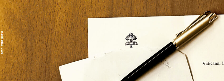carta enviada por el Vaticano con sello y membrete oficial Santa Sede