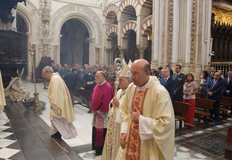 El obispo de Córdoba, Demetrio Fernández, en la misa de los Ángeles Custodios 2 octubre 2017