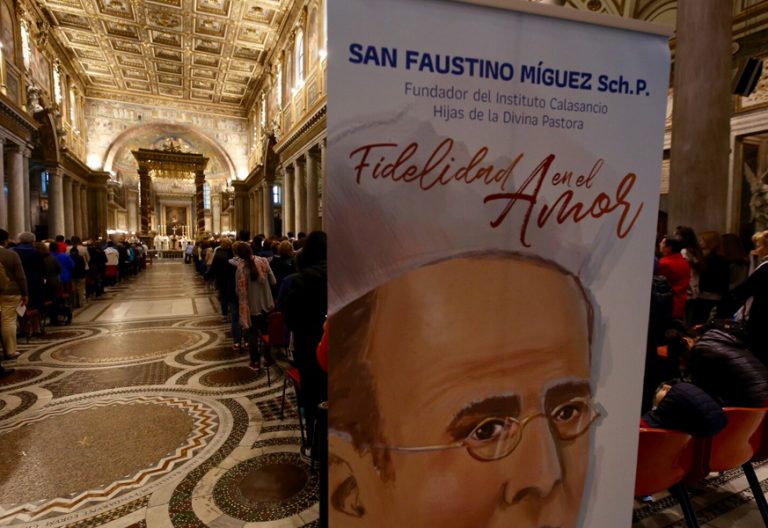 Carlos Osoro cardenal arzobispo de Madrid preside eucaristía de acción de gracias por la