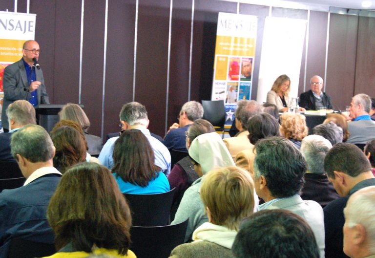 Entusiasta participación masiva en espera del Papa a Chile