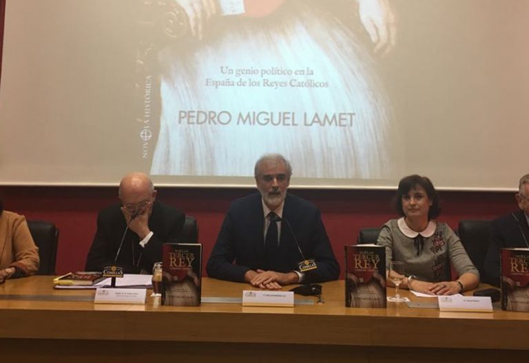 presentación de nueva novela sobre Cisneros de Pedro Miguel Lamet La Esfera de los Libros Universidad Pontificia Comillas Madrid octubre 2017