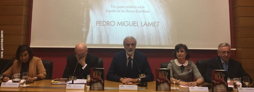 presentación de nueva novela sobre Cisneros de Pedro Miguel Lamet La Esfera de los Libros Universidad Pontificia Comillas Madrid octubre 2017