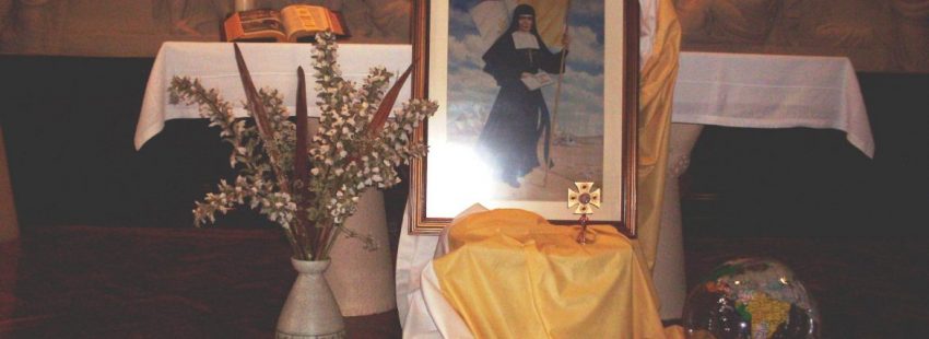 Altar de la madre Nazaria, fundadora de las misioneras cruzadas de la Iglesia