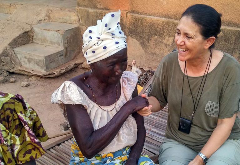 misionera en África dos mujeres