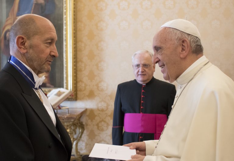 papa Francisco con el nuevo embajador español ante la Santa Sede en el Vaticano 2 octubre 2017