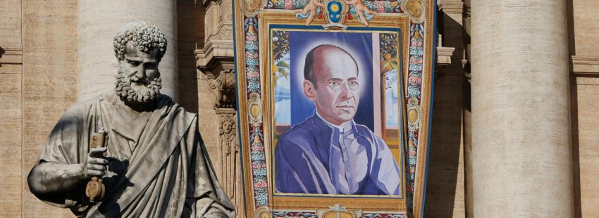 tapiz del padre Faustino Míguez en el Vaticano canonizado el 15 octubre 2017