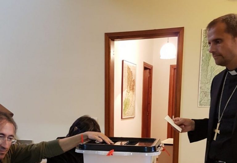 El obispo de Solsona, Xavier Novell, votando en el referéndum independentista del 1-O