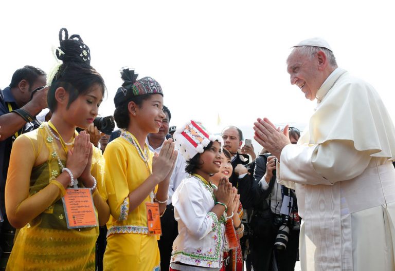 papa Francisco llega a Rangún Myanmar 27 noviembre 2017