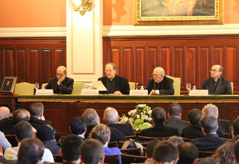 cardenal Beniamino Stella en la Universidad San Dámaso Madrid noviembre 2017