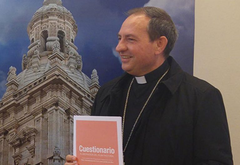 El obispo de Osma-Soria, Abilio Martínez, presenta el cuestionario para el plan pastoral diocesano en noviembre de 2017