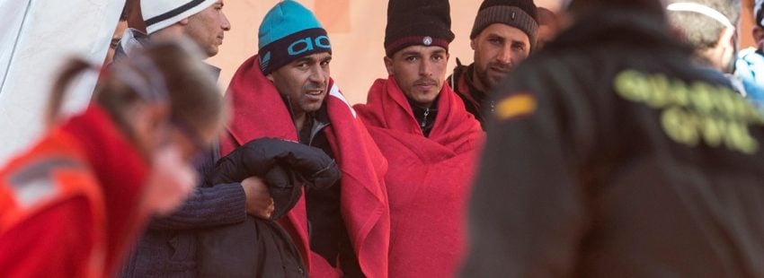 grupo de inmigrantes argelinos que llegaron en patera a Cartagena noviembre 2017