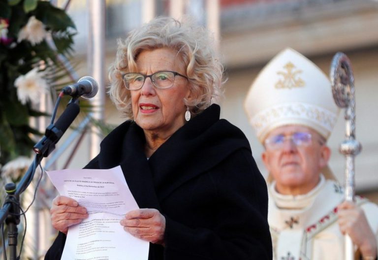 La alcaldesa de Madrid, Manuela Carmena, renueva el voto de la Villa a la Virgen de la Almudena/EFE
