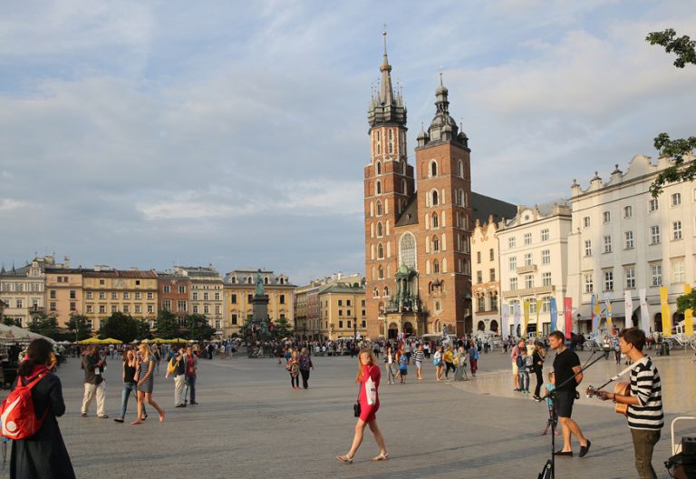Basílica de Santa María en la Plaza del Mercado de Cracovia