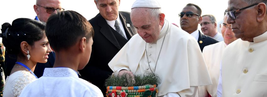 papa Francisco viaje a Bangladesh aterriza en Dacca 30 noviembre 2017