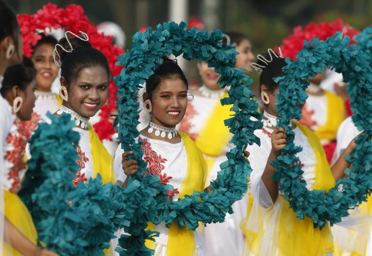 papa Francisco viaje a Bangladesh aterriza en Dacca 30 noviembre 2017