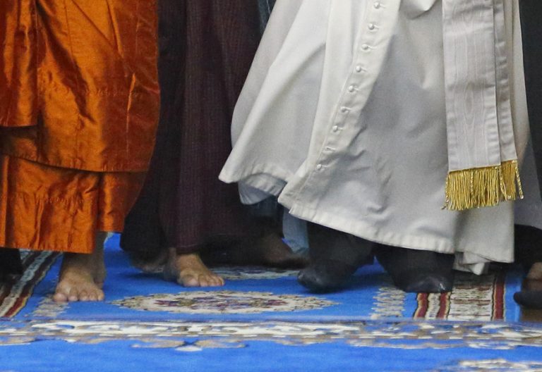 papa Francisco encuentro con Consejo Supremo Sangha de los monjes budistas en Myanmar 29 noviembre 2017