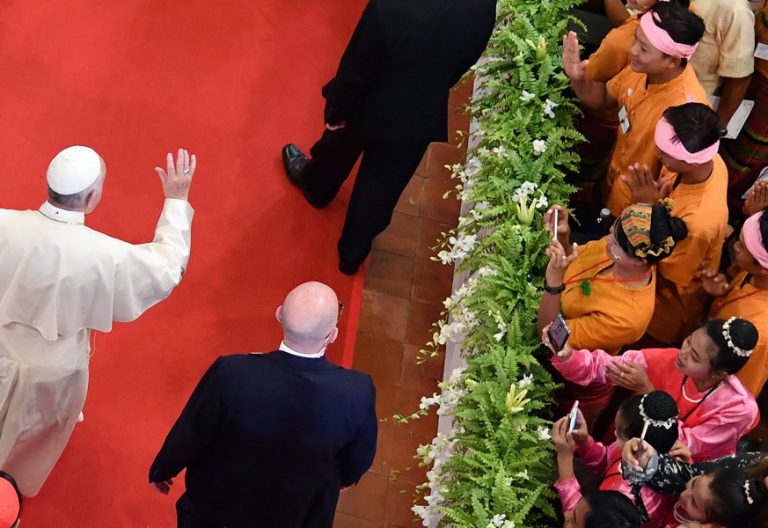 papa Francisco preside misa con los jóvenes en Myanmar Catedral de Rangún 30 noviembre 2017