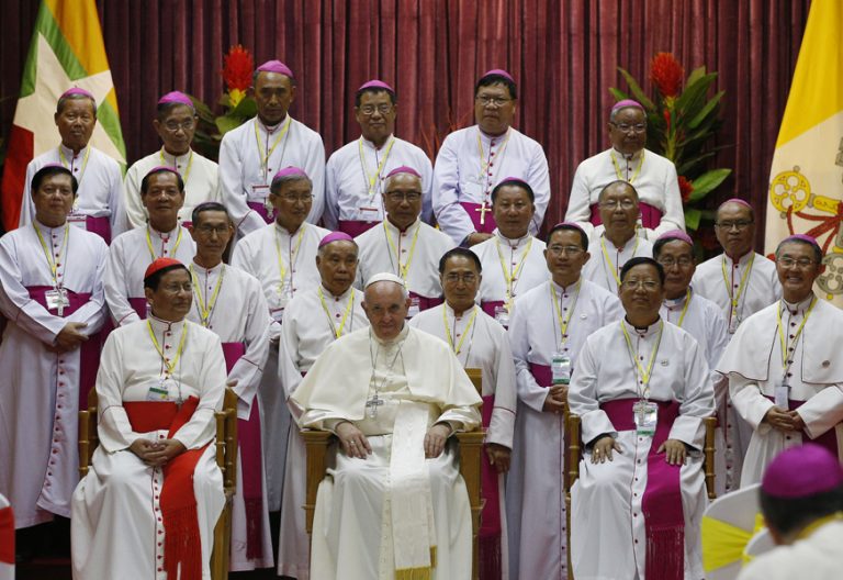 papa Francisco con los obispos de Myanmar 29 noviembre 2017