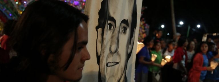 marcha en El Salvador en memoria de Ignacio Ellacuría y jesuitas asesinados 1989 mártires de la