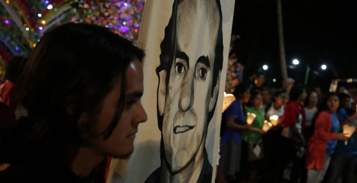marcha en El Salvador en memoria de Ignacio Ellacuría y jesuitas asesinados 1989 mártires de la UCA 2017