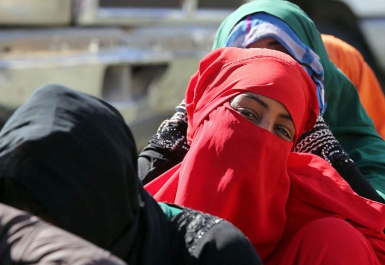 migrantes refugiados que quieren llegar a Europa frenados en Libia