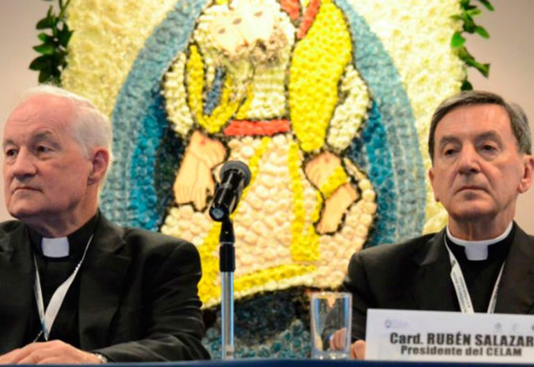Los cardenales Marc Oullet y Rubén Salazar, en un encuentro en Bogotá
