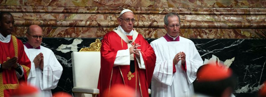papa Francisco celebra misa en la Basílica de San Pedro por los cardenales y obispos fallecidos