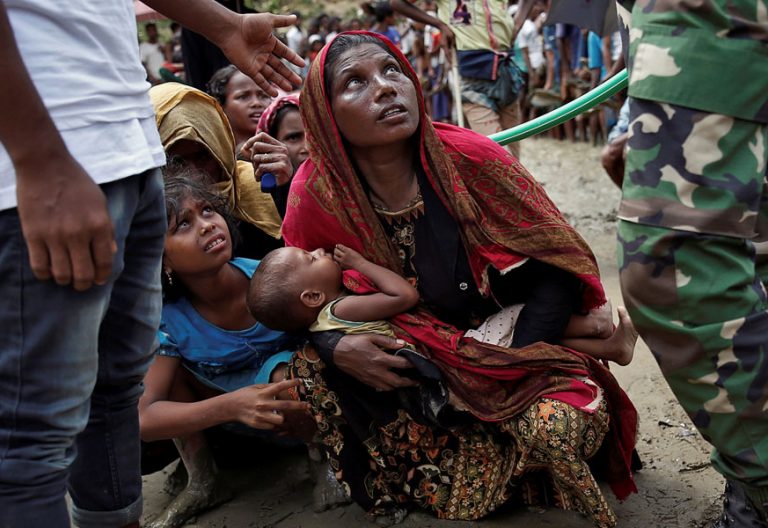 minorías rohingya en un campo de refugiados en Bangladesh, huidos de Myanmar