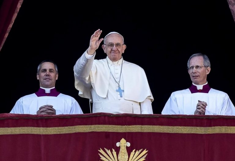 El Papa Francisco, en la bendición Urbi et Orbi en la Navidad de 2017/EFE