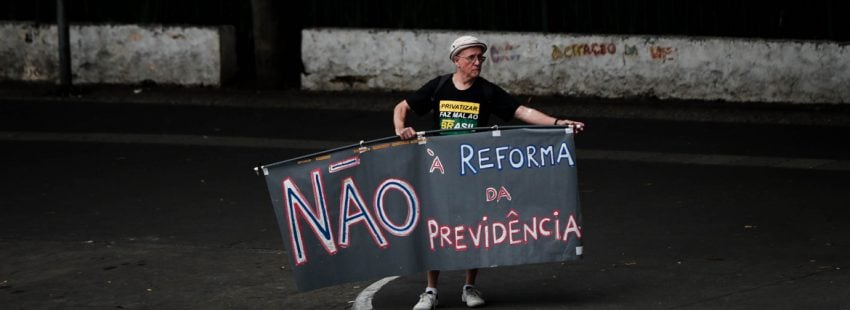 manifestación de protesta en Brasil contra la reforma del sistema de jubilaciones y pensiones