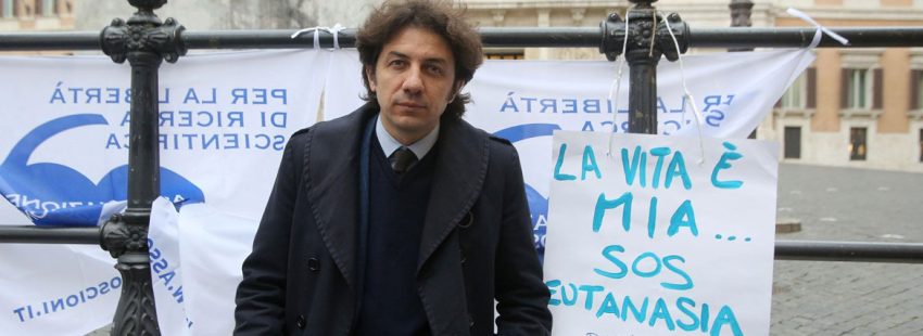 activista protesta para conseguir la ley italiana a favor de la eutanasia