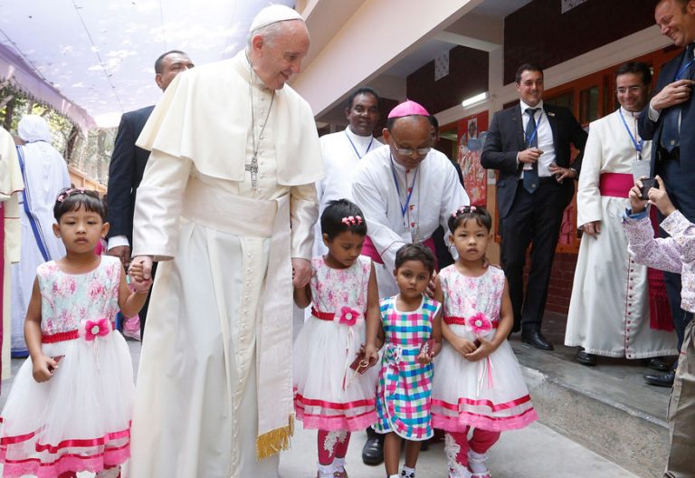 papa Francisco visita la Casa Madre Teresa en Bangladesh 2 diciembre 2017