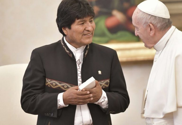 papa Francisco con Evo Morales presidente de Bolivia encuentro Vaticano diciembre 2017