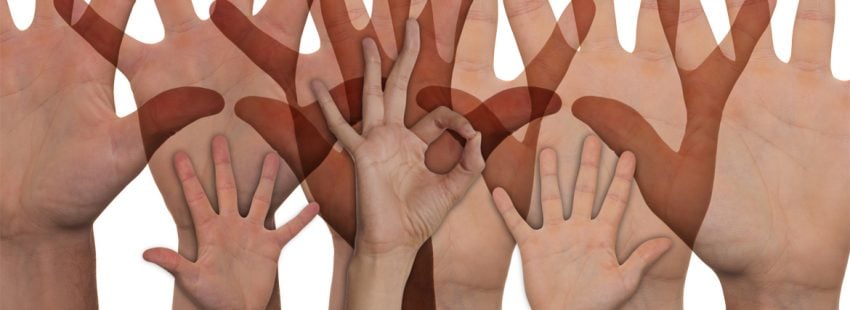 manos de voluntarios