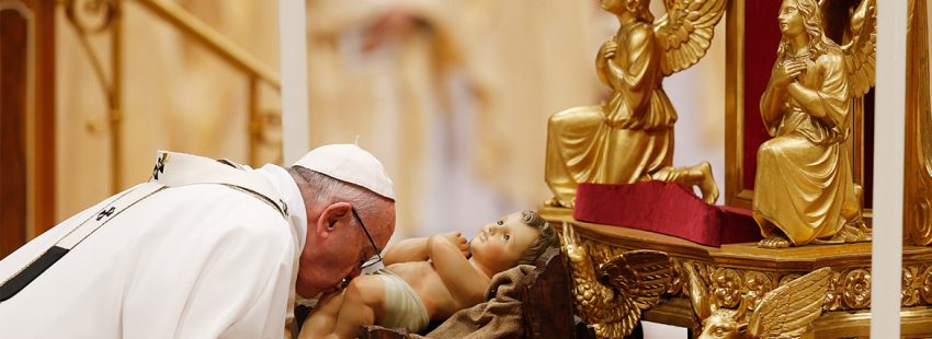 Francisco invita a poner en marcha “una nueva imaginación social” en la Misa del Gallo