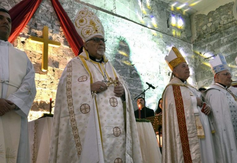 Un grupo de cristianos, en la Misa de Navidad celebrada en Mosul/EFE