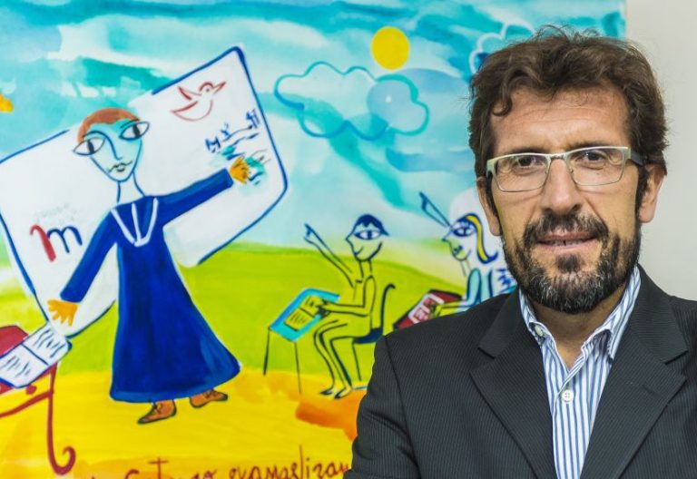 Maristas chilenos expulsan a dos de sus religiosos