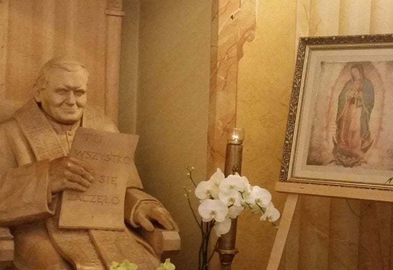 imagen de Juan Pablo II en la basílica de Wadowice
