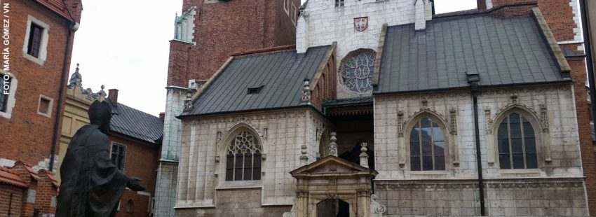 Catedral de Cracovia con la imagen de Juan Pablo II