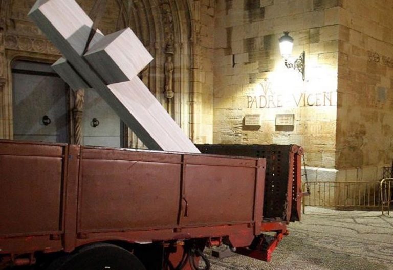 Cruz de Callosa, Alicante, retirada de una iglesia por Ley Memoria Histórica enero 2018