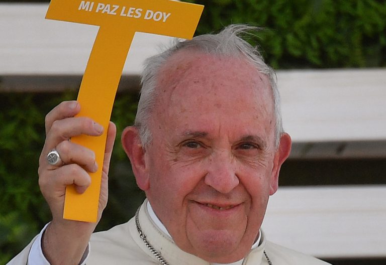 papa Francisco viaje a Chile con una cruz Mi paz os doy enero 2018
