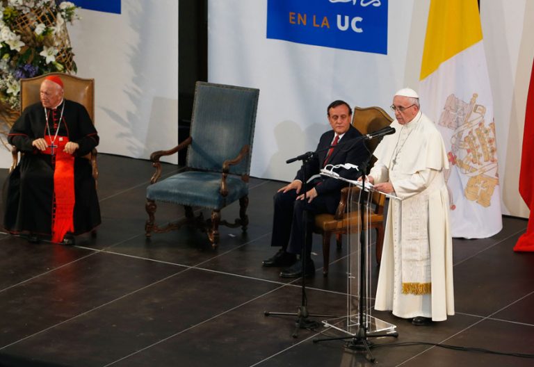 papa Francisco viaje a Chile visita Pontificia Universidad Católica 17 enero 2018