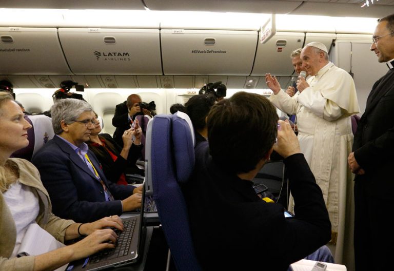 papa Francisco rueda de prensa avión periodistas vuelo de vuelta de Perú enero 2018